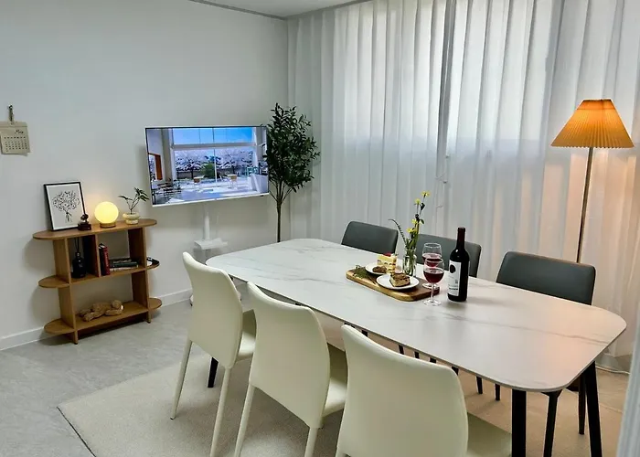 홍스테이 ㅣ신림역 도보 6분 ㅣ3룸 Apartment