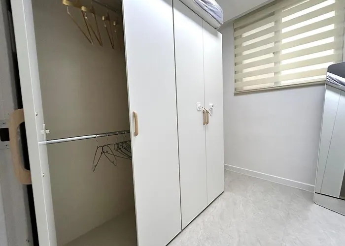 홍스테이 ㅣ신림역 도보 6분 ㅣ3룸 Apartment