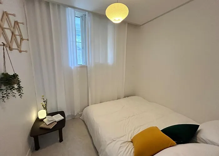 Apartment 홍스테이 ㅣ신림역 도보 6분 ㅣ3룸 *